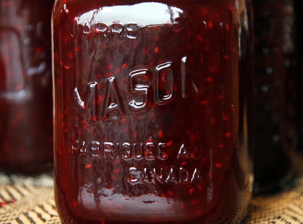 raspberry with blackberry jam - mason jar